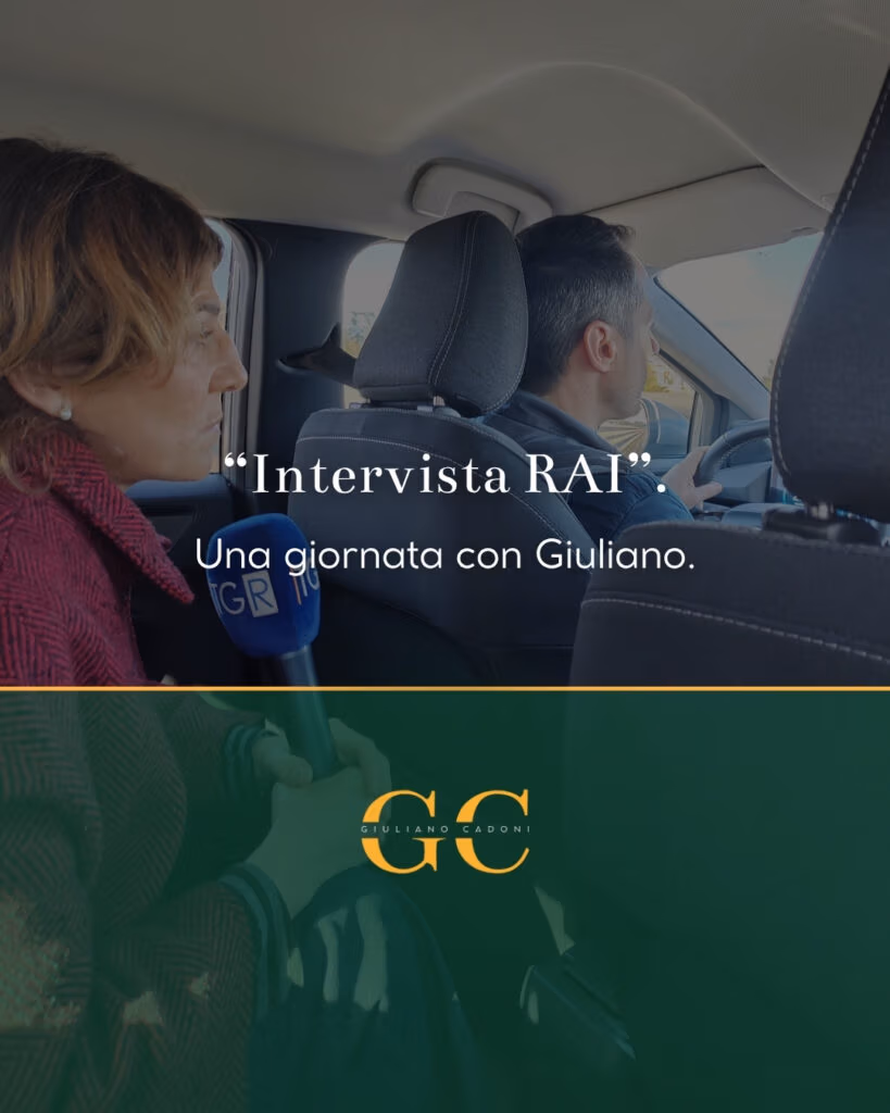 Pubblicazione social dell'intervista a Giuliano. Ripreso da dietro, in macchina, mentre la giornalista pone domande.